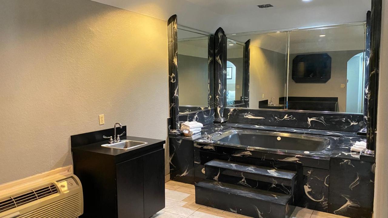 King Suite with Spa Bath,1527987238:JPEG