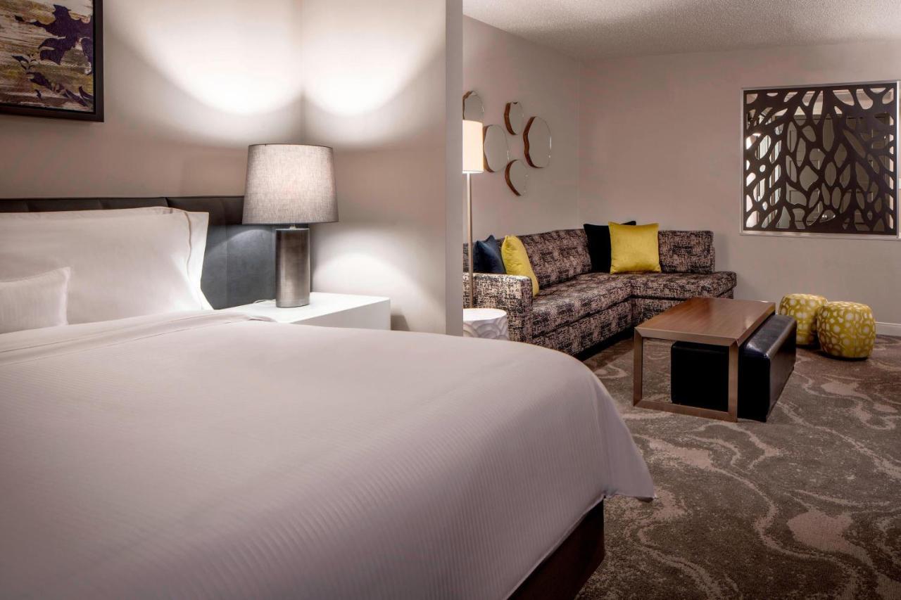 Executive Room, Larger Guest room, 1 King, Sofa bed