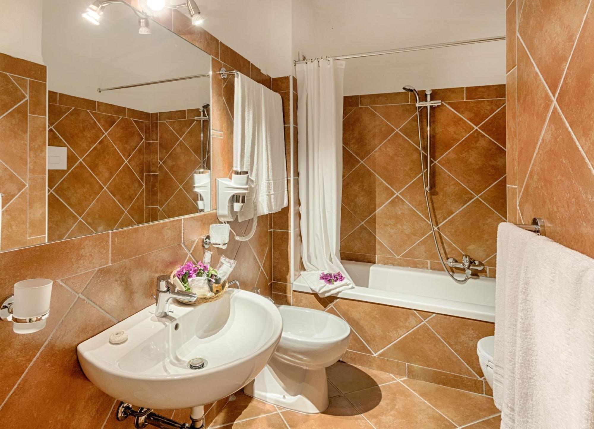King Room with Tub - Disability Access/Non Smoking,693871536:JPEG