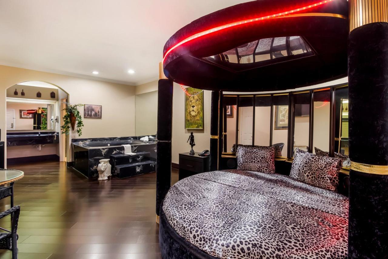 One King Bed Jacuzzi