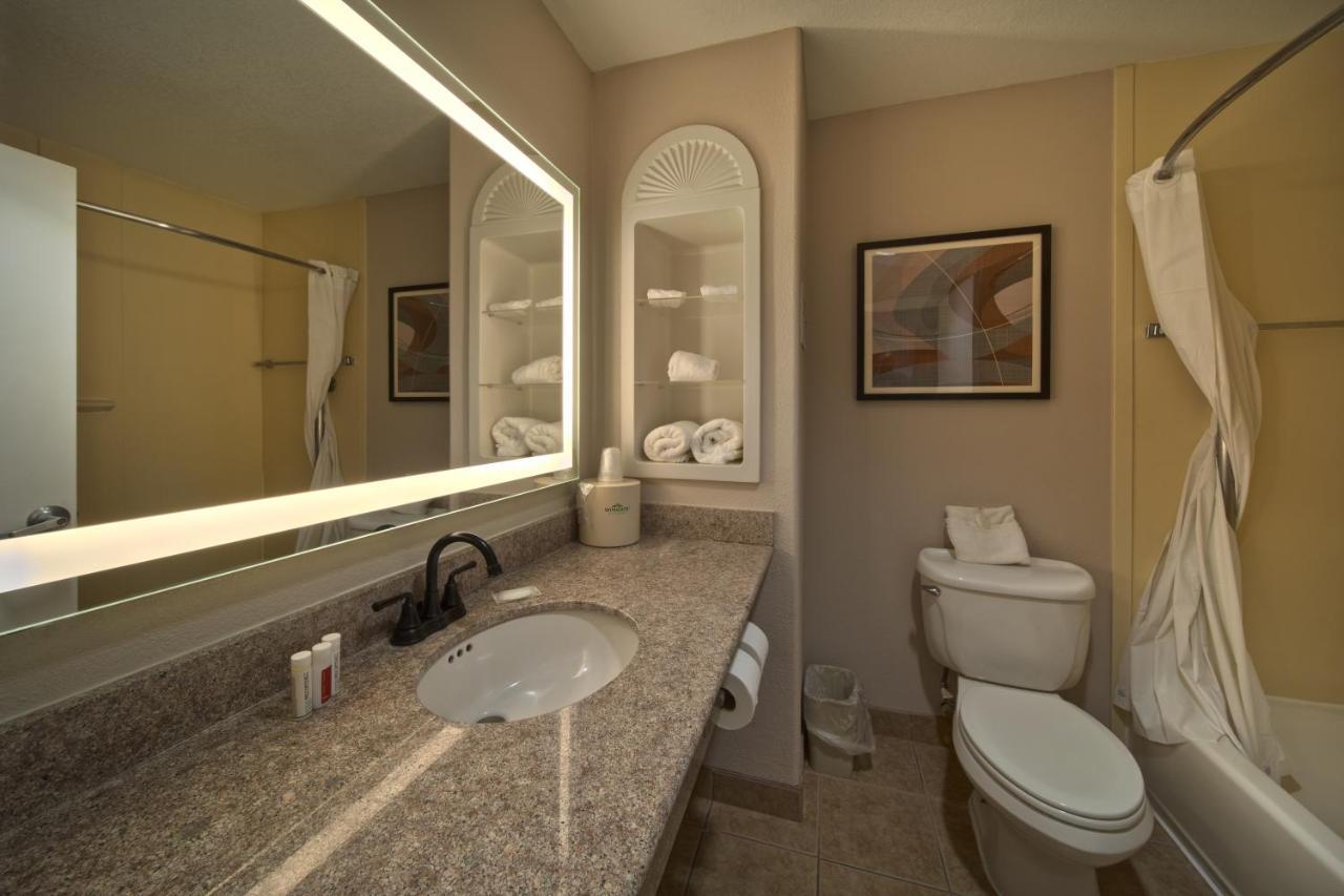 Queen Room with Two Queen Beds - Non-Smoking,1317050416:JPEG