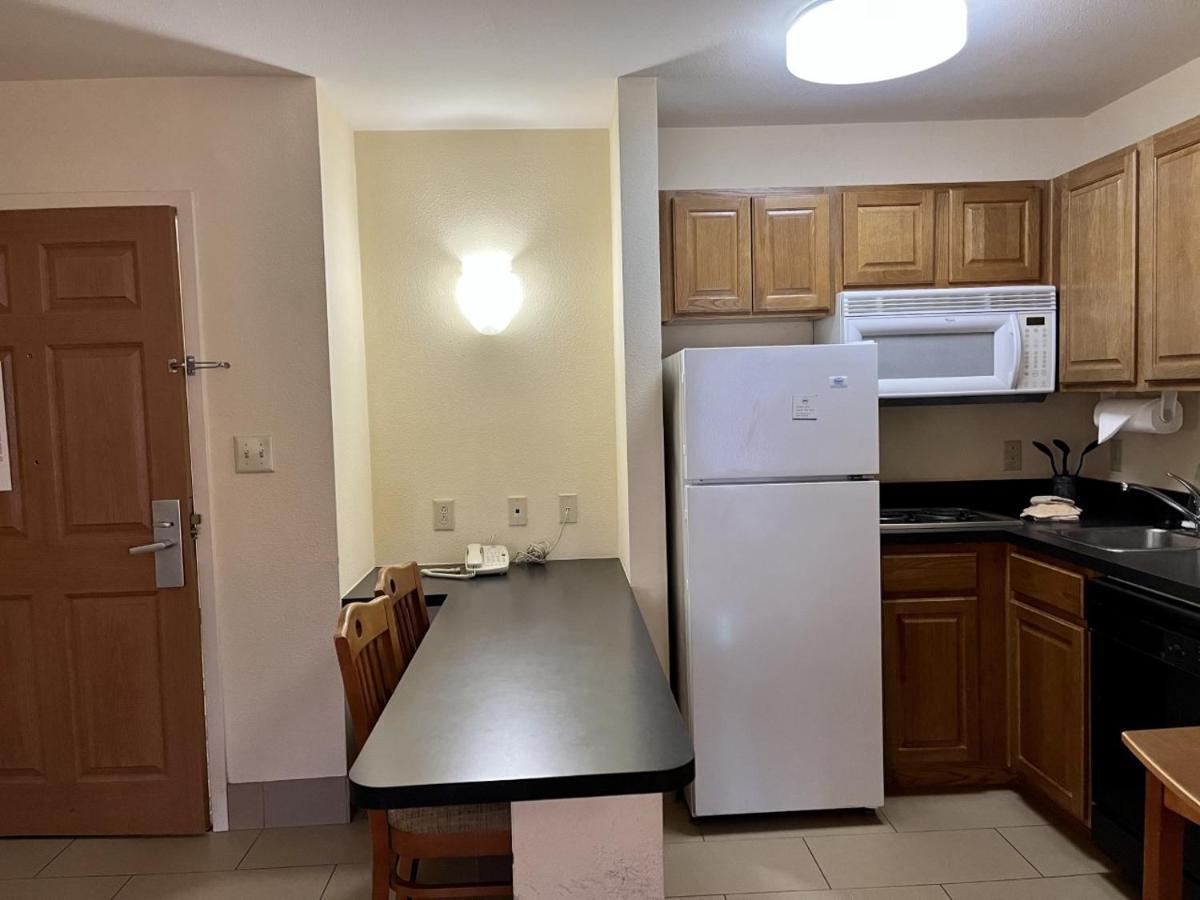 Two Bedroom Suite with One Queen Bed and Two Double Beds - Non-Smoking