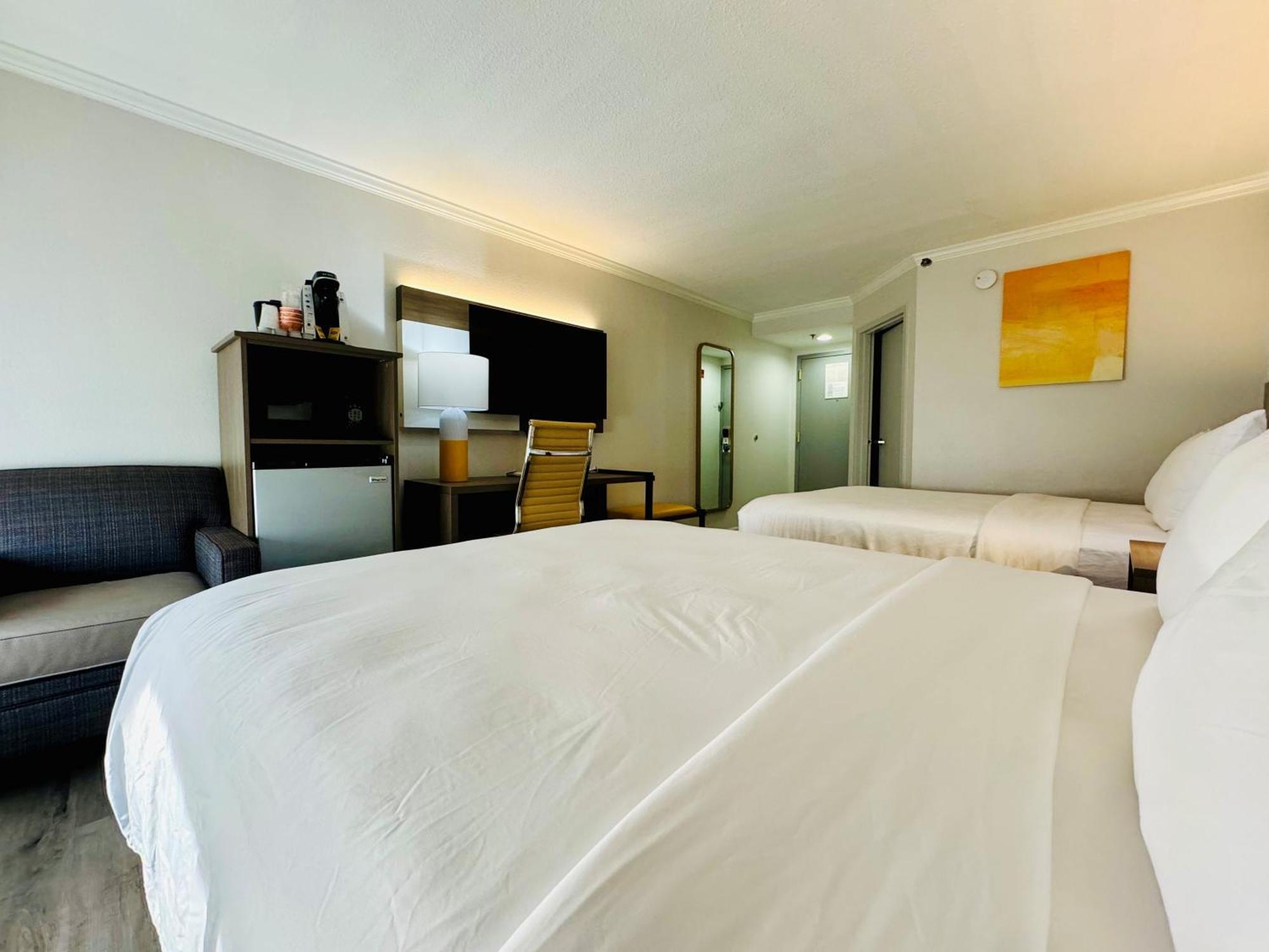 Quadruple Room with Two Queen Beds - Non Smoking