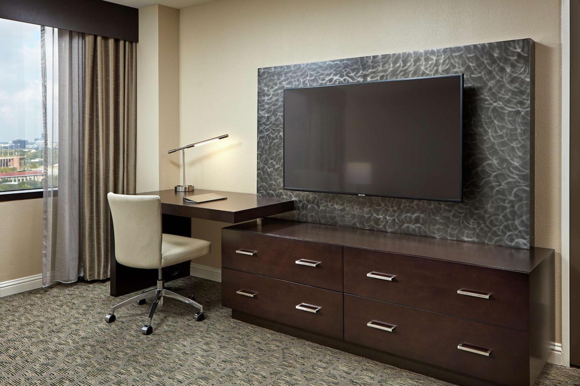 King Room with Mobility Accessible Tub