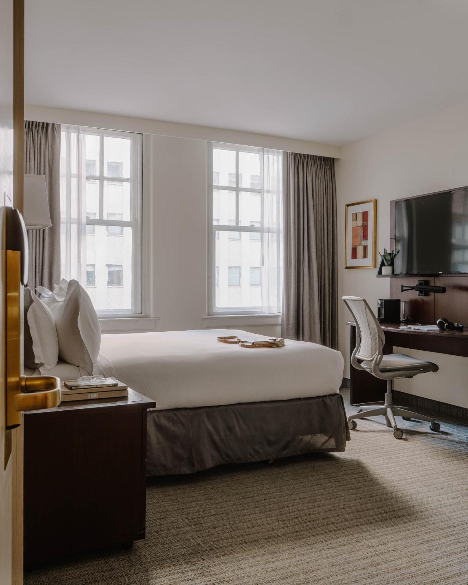 Standard Queen Room