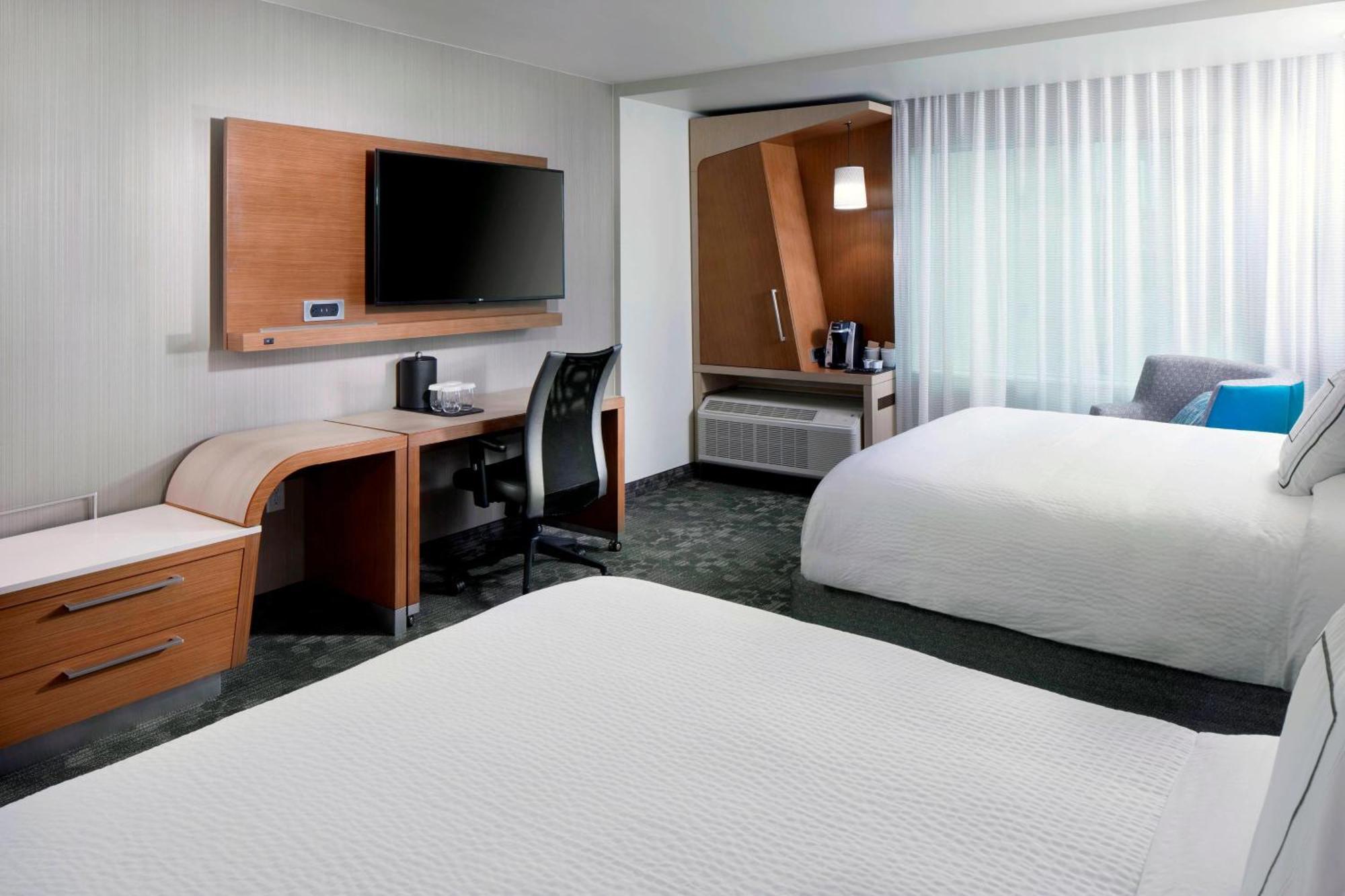 Queen Room with Two Queen Beds,1632289801:JPEG