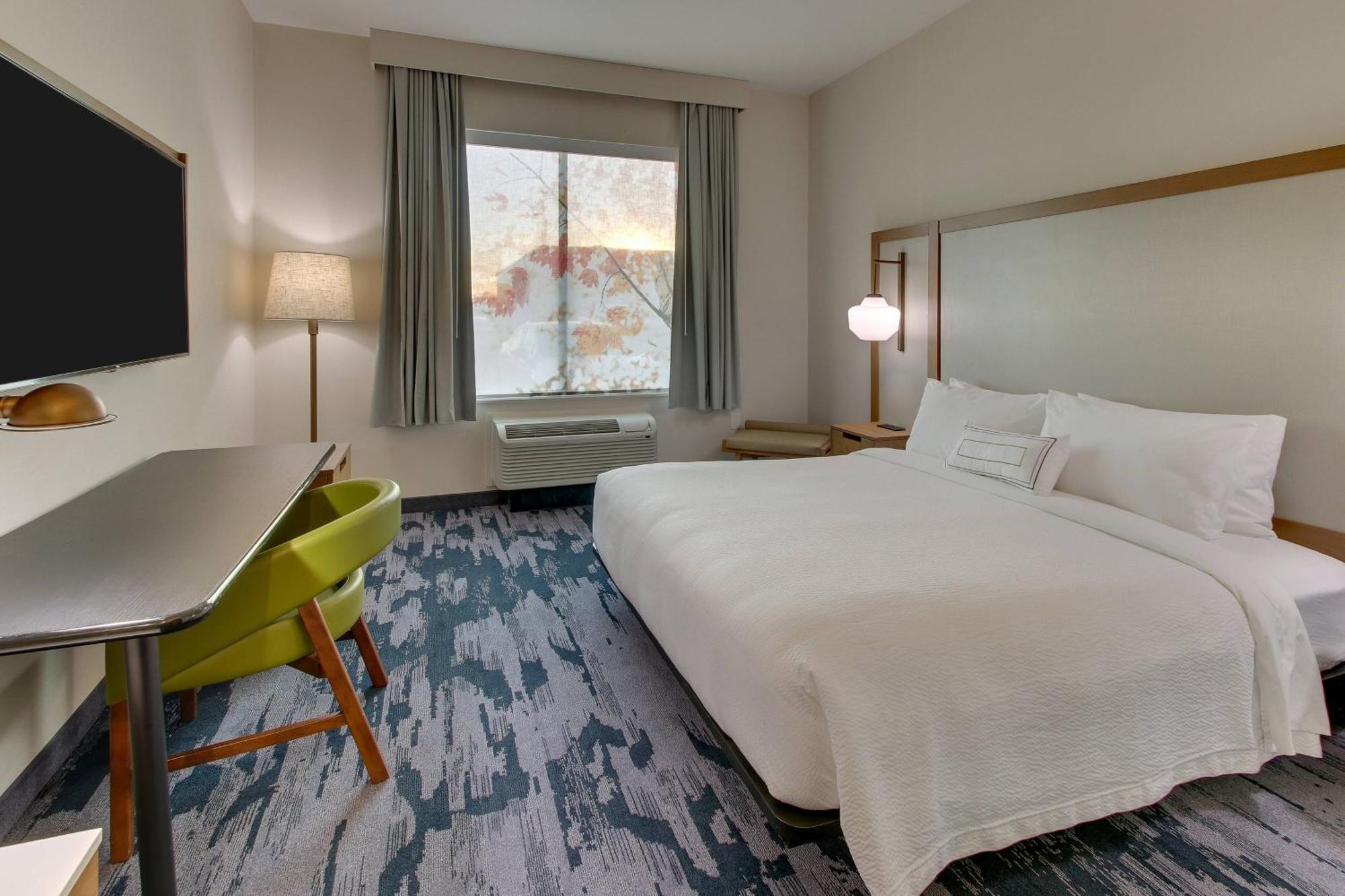 Guest Room 1 King,1633060294:JPEG
