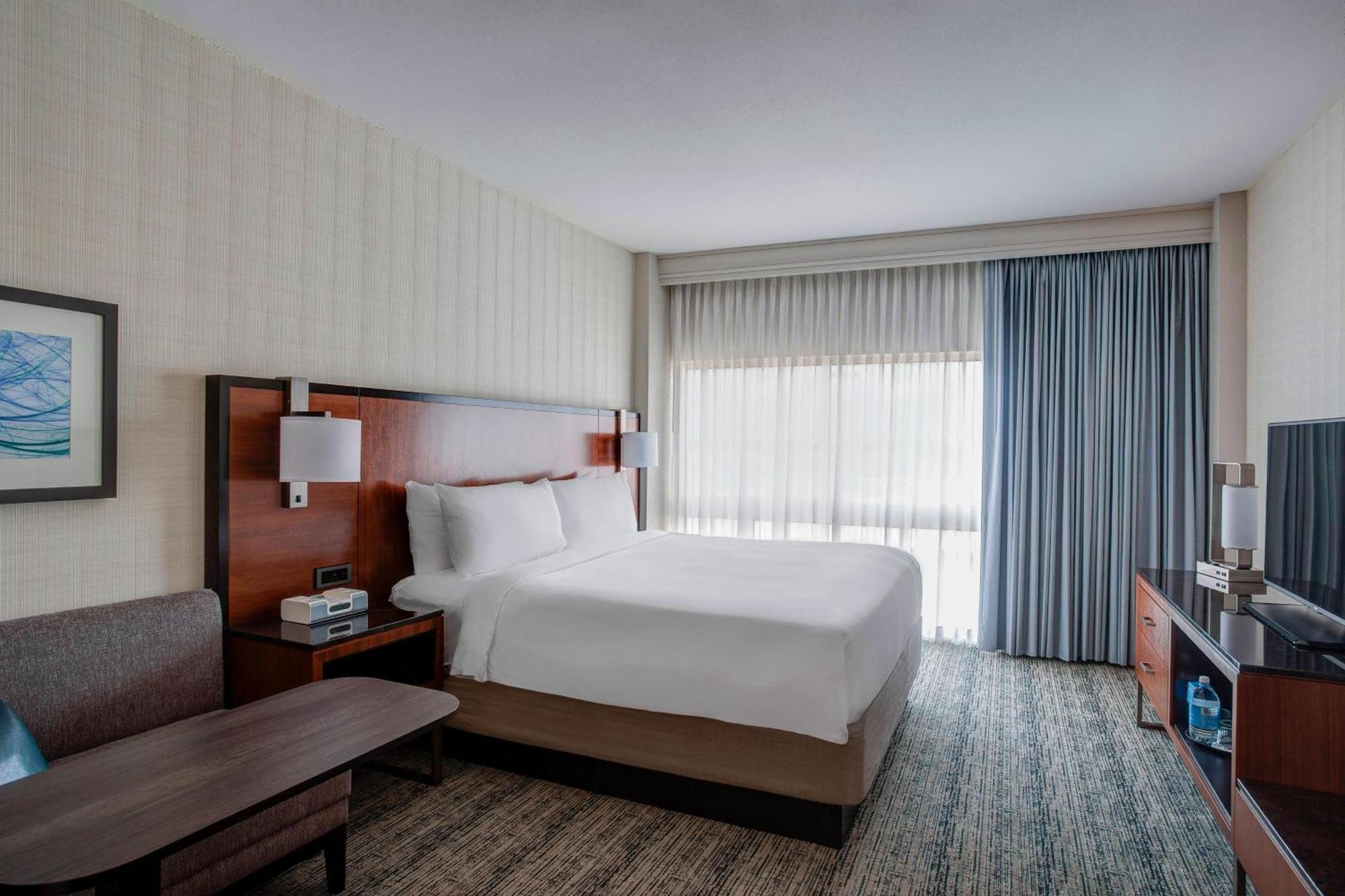 Guest Room with King Bed,1643169804:JPEG