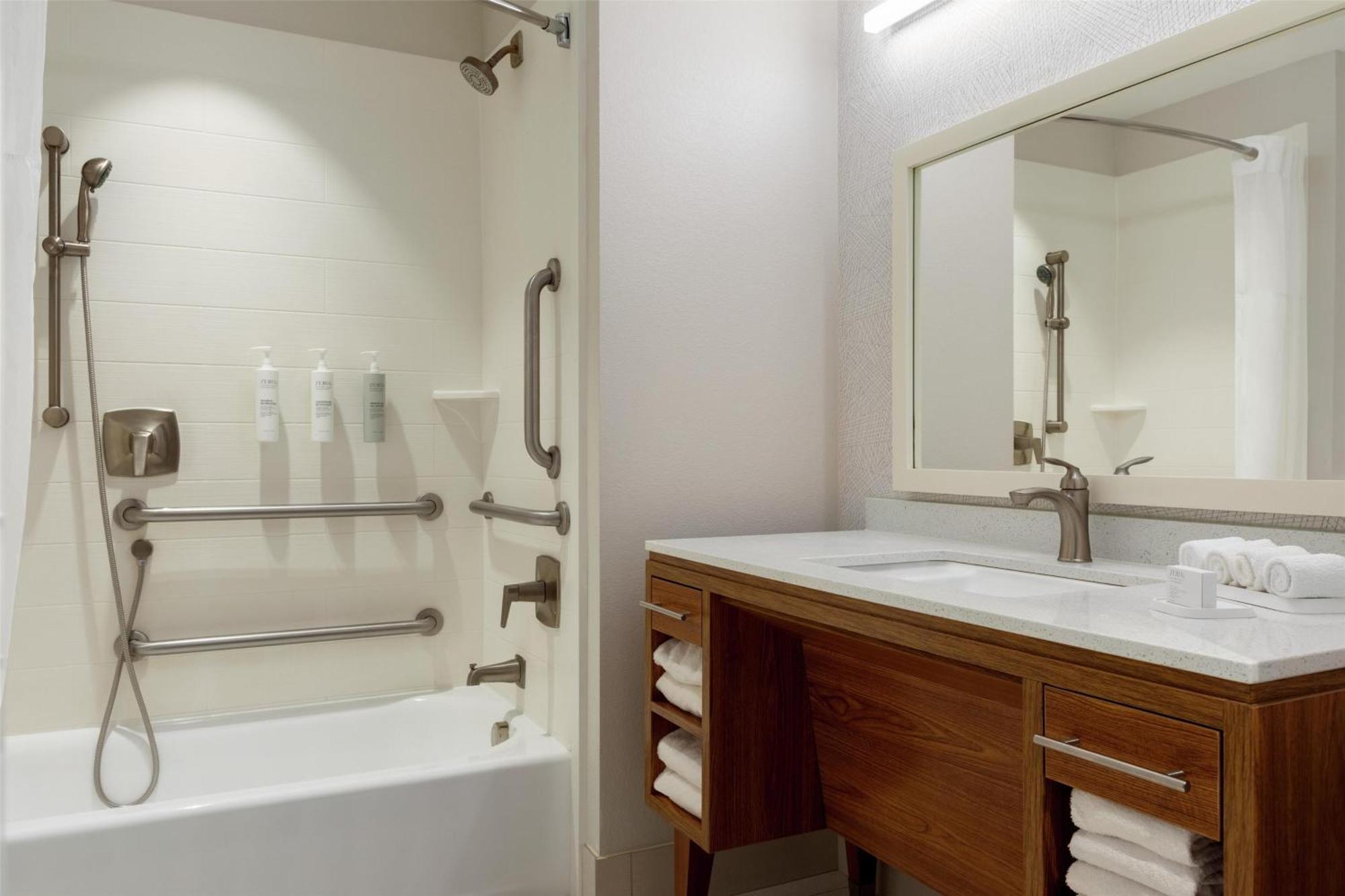 King Suite - Mobility Access/Non-Smoking,1699089920:JPEG