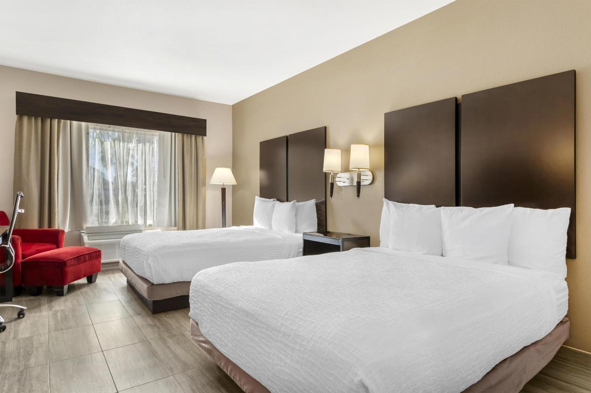 Queen Room with Two Queen Beds and Roll-In Shower - Mobility Access/Communication Assistance/Non-Smoking