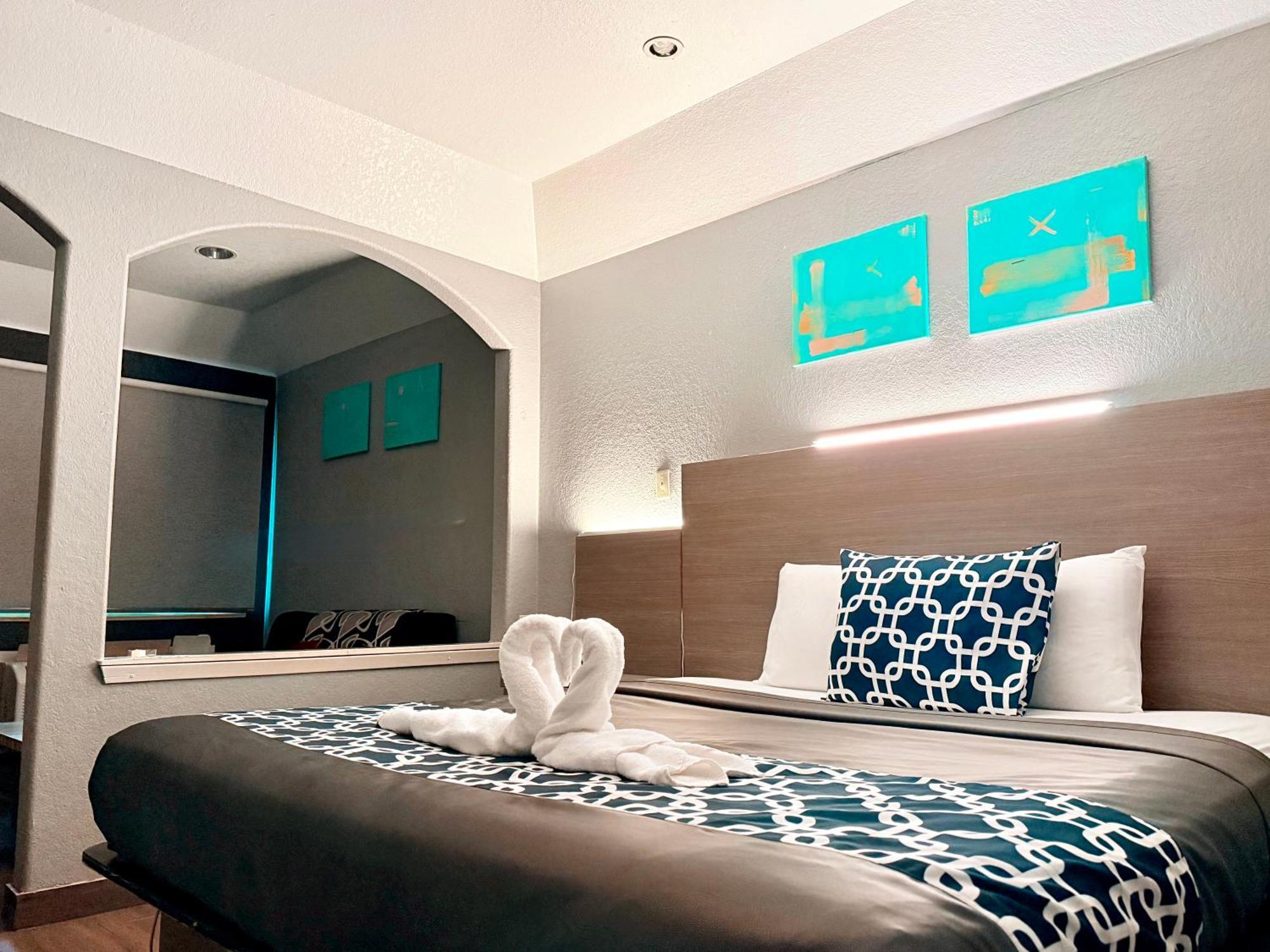 King Suite Spa Bath