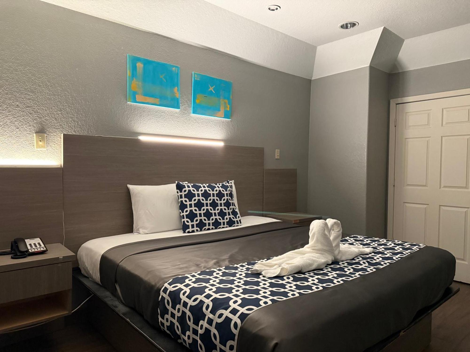 King Suite Spa Bath