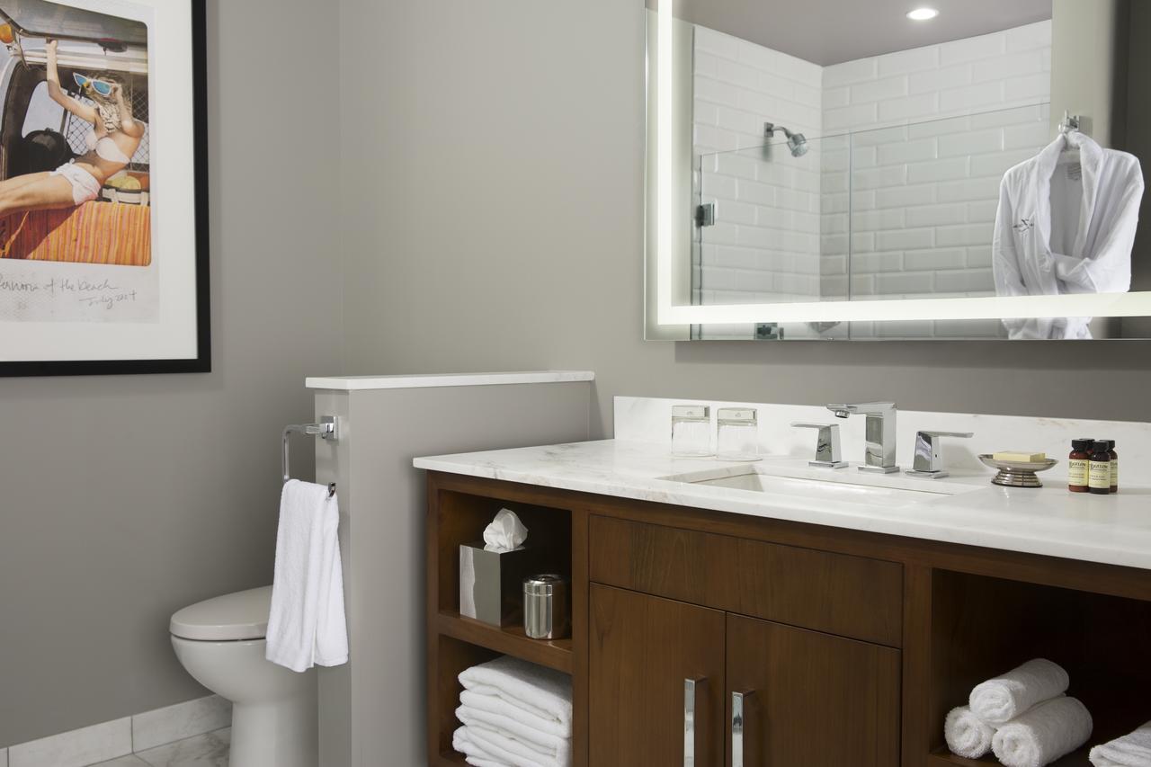 Premium Room 1 King Bed Accessible