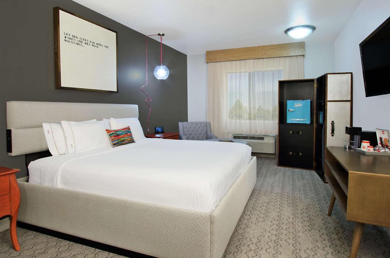 King Room - Accessible/Non-Smoking