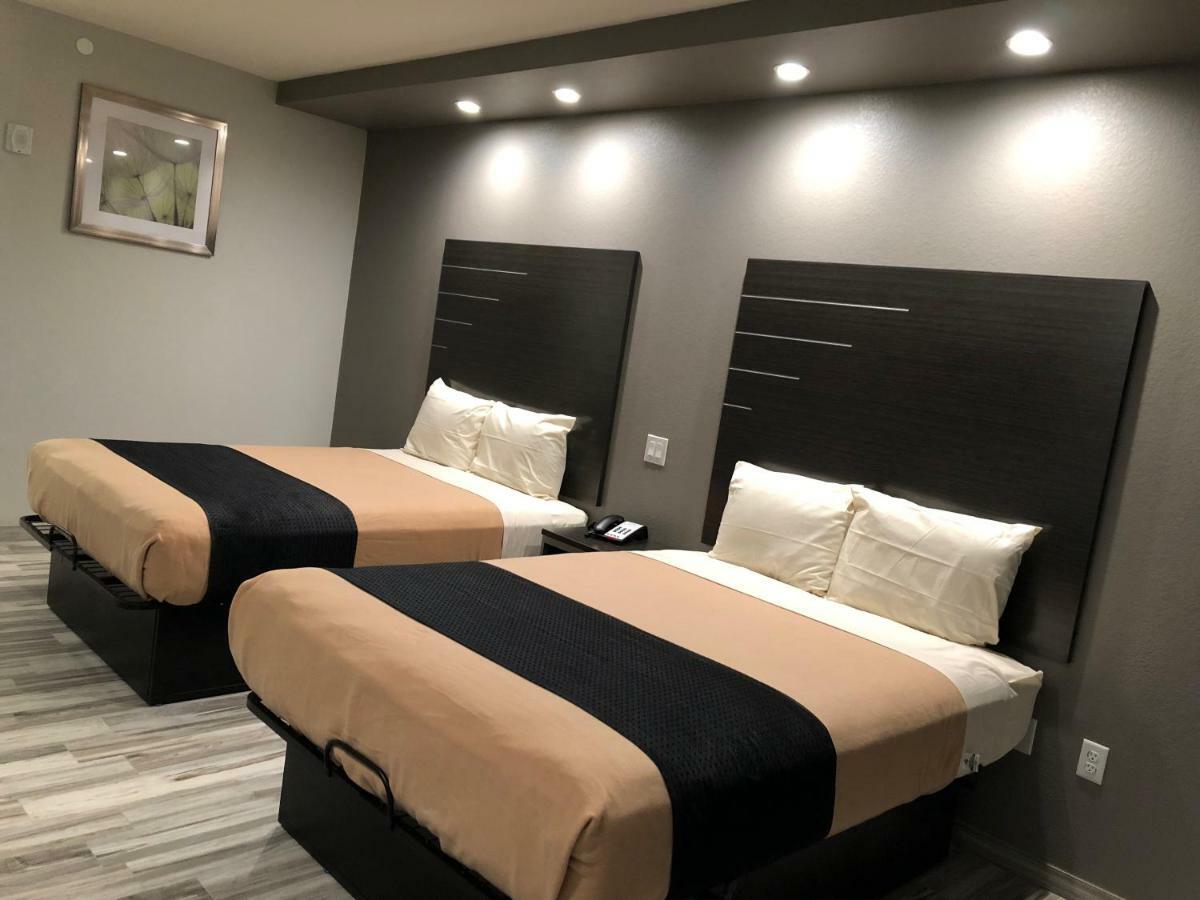 Standard Queen Room with Two Queen Beds - Non-Smoking,824085803:JPEG