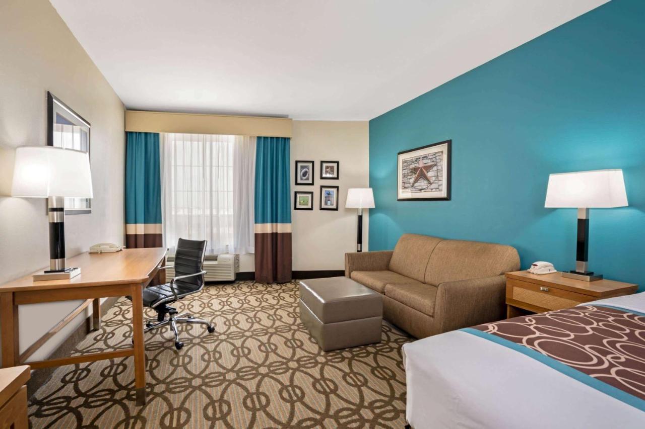 1 King Bed, Deluxe Mobility Accessible Family Suite, Bathtub W/ Grab Bars NSMK
