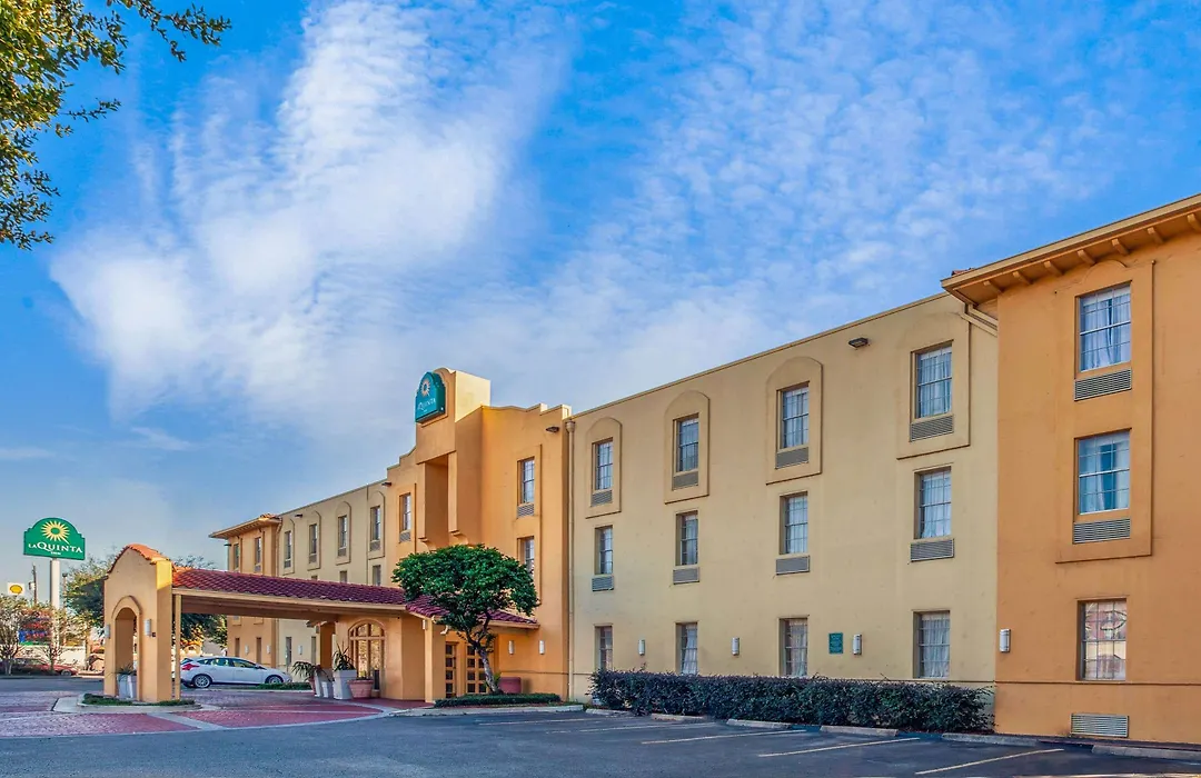 La Quinta Inn By Wyndham Houston Greenway Plaza Medical Area-1
