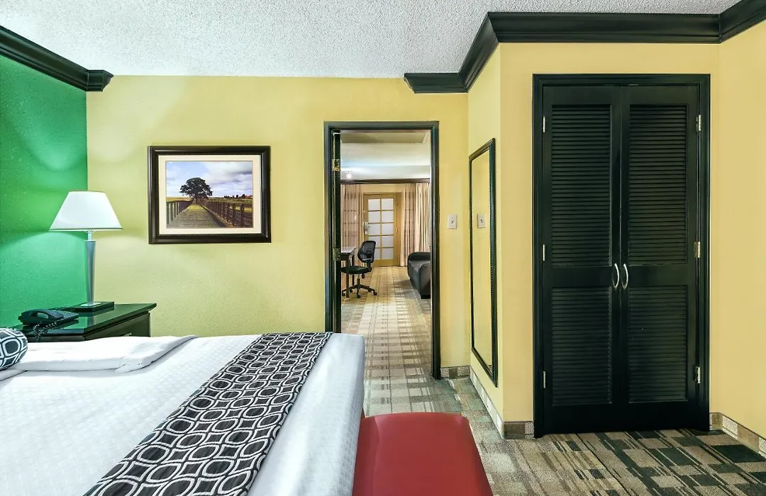 Crowne Plaza Suites Houston - Near Sugar Land-1