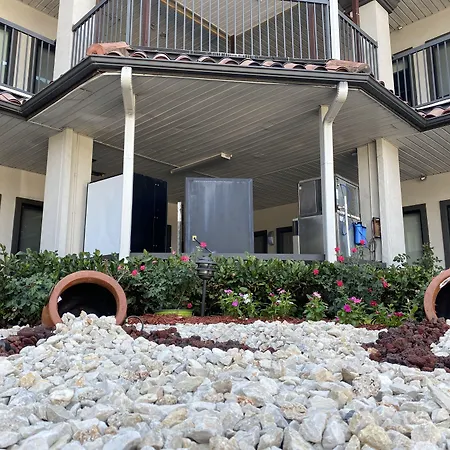 Island Suites Hobby Airport-2